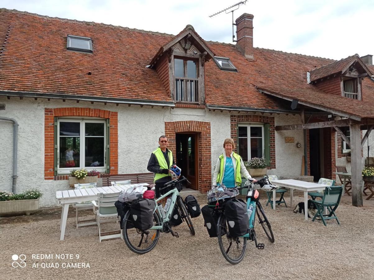 B&B Ferme De La Rouzannerie Pour 2 Ou Famille Lanneray Exterior photo